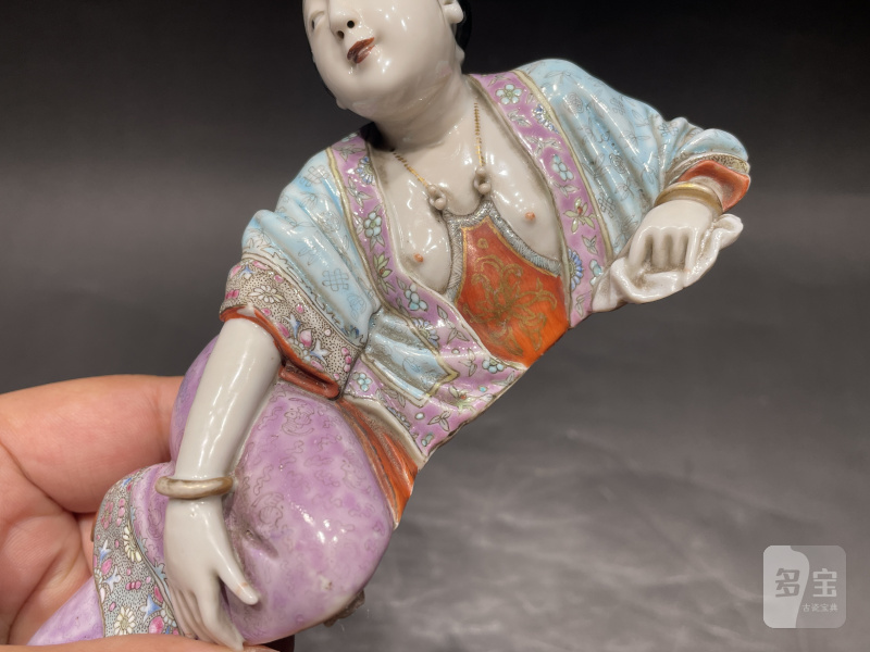 清中期 粉彩仕女人物造像摆件（带木座） - 图7